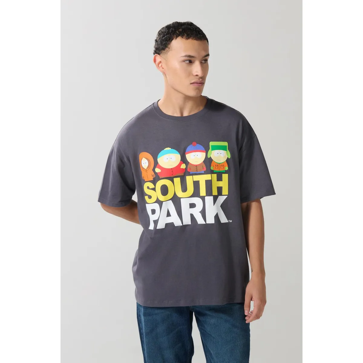 KOAJ - KOAJ Camiseta oversize gris manga corta con arte de South P Hombre