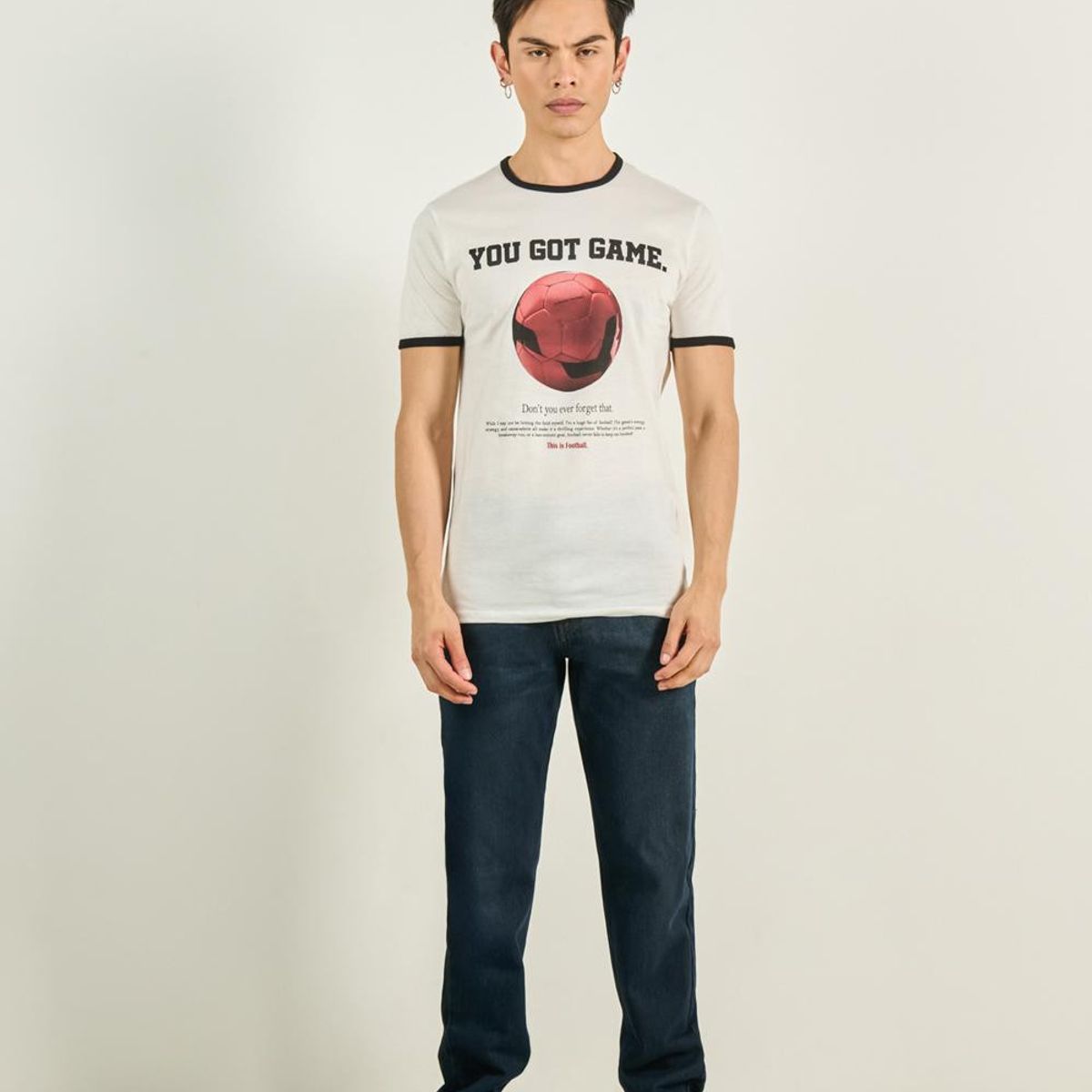 KOAJ - KOAJ Camiseta crema manga corta con contrastes y arte colleg Hombre