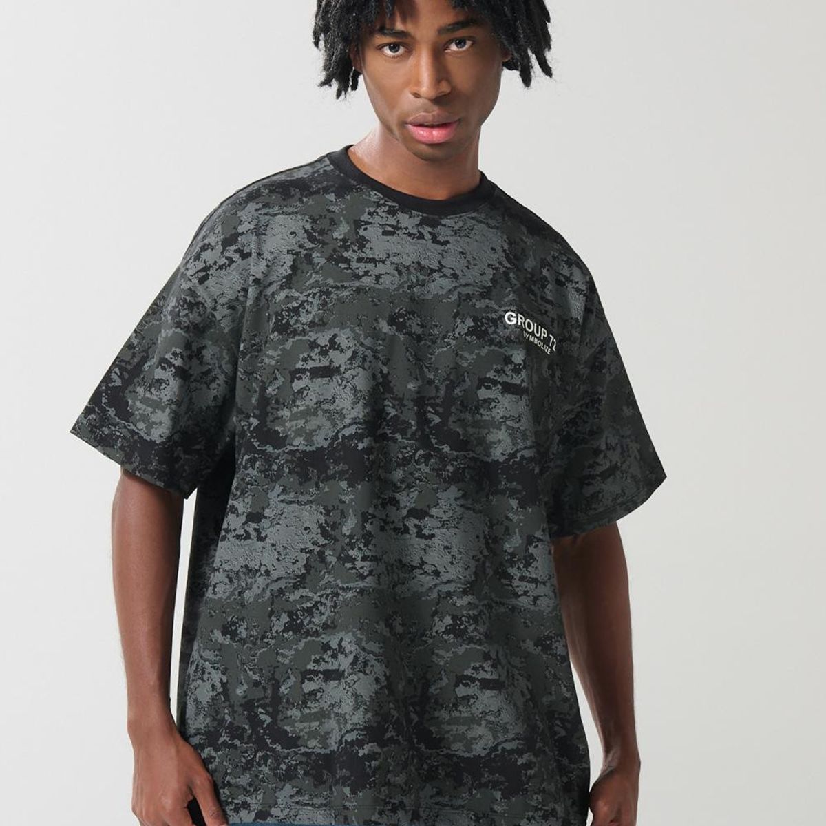 KOAJ - KOAJ Camiseta oversize negra tie dye cuello redondo con tex Hombre