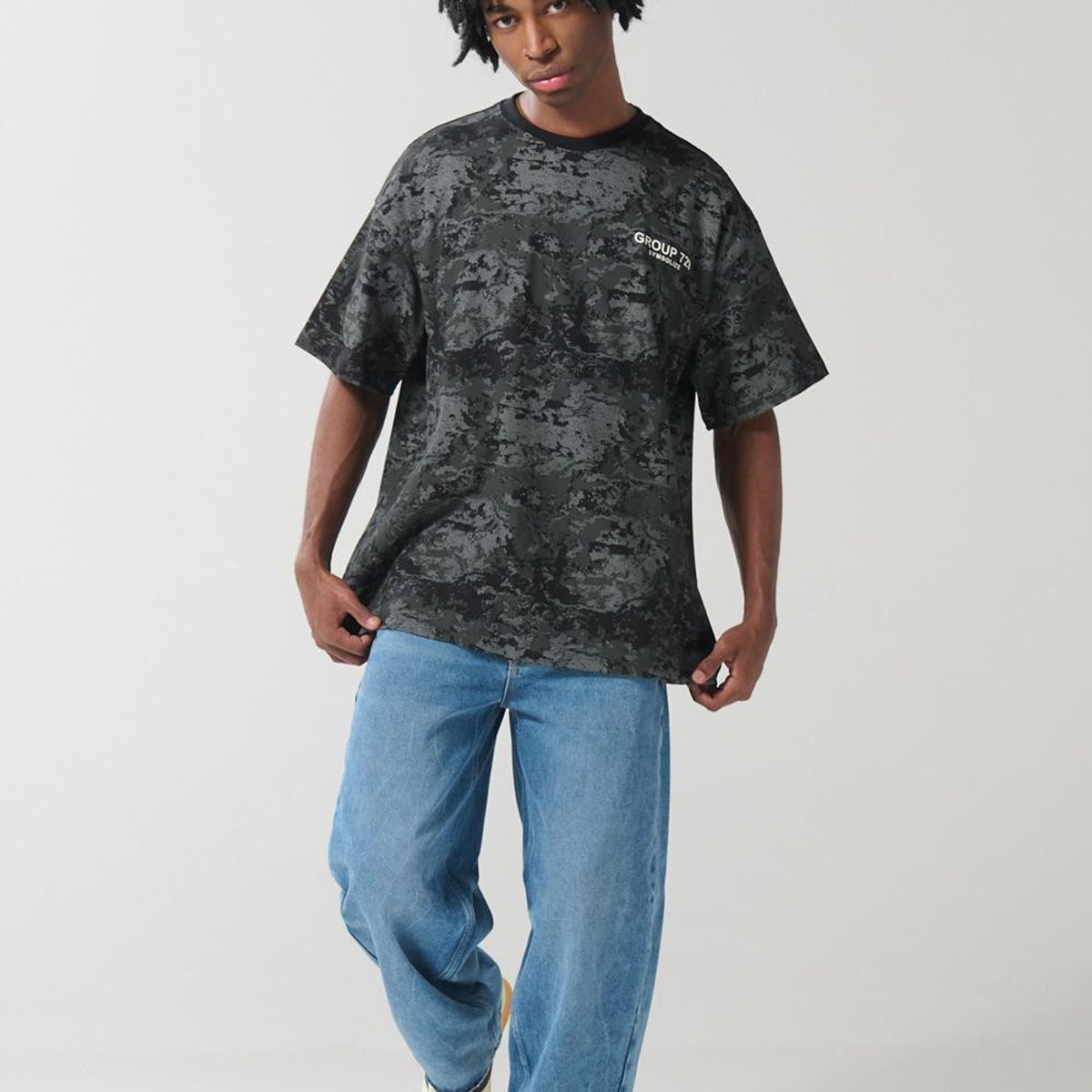 KOAJ - KOAJ Camiseta oversize negra tie dye cuello redondo con tex Hombre