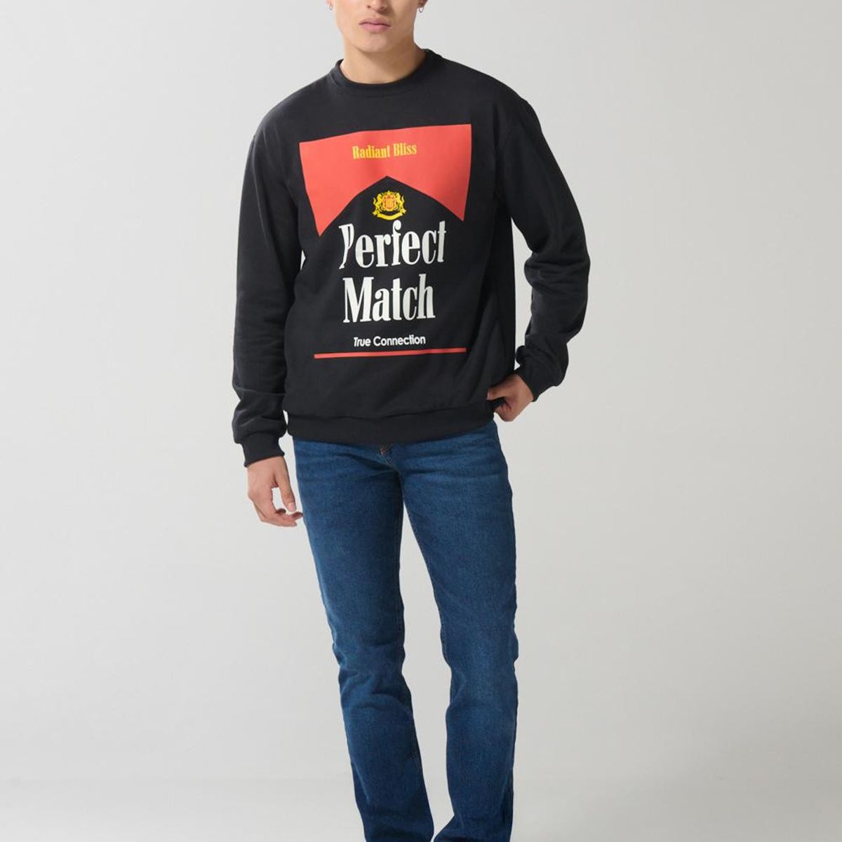 KOAJ - KOAJ Buzo negro cuello redondo con diseño de texto Hombre