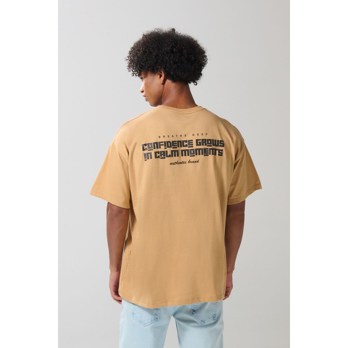 KOAJ - KOAJ Camiseta café oversize con manga corta y textos Hombre