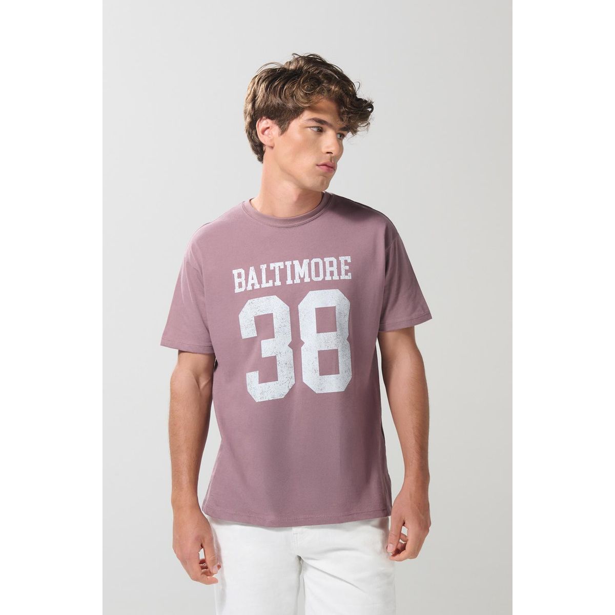 KOAJ - KOAJ Camiseta lila clara cuello redondo con arte college Hombre