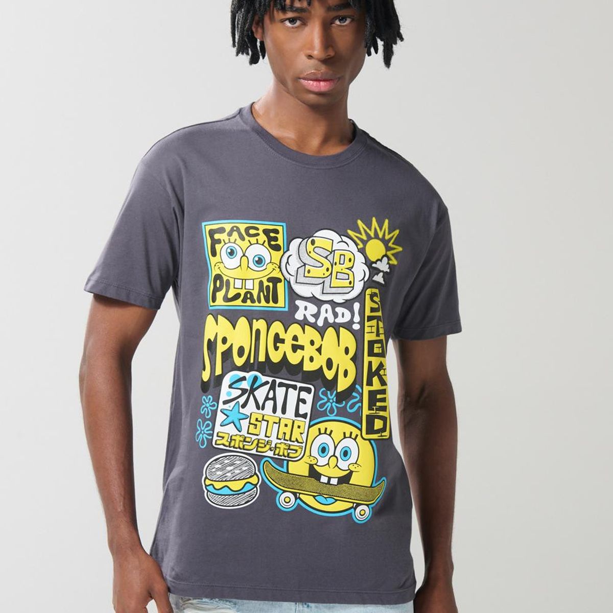 KOAJ - KOAJ Camiseta gris intensa cuello redondo de Bob Esponja Hombre