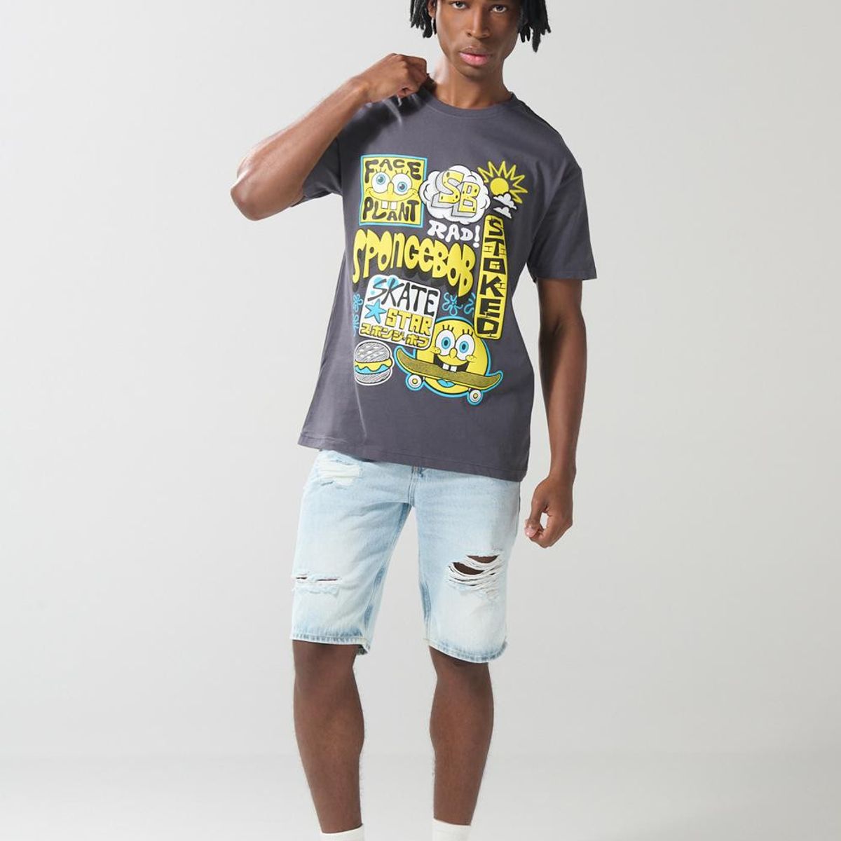 KOAJ - KOAJ Camiseta gris intensa cuello redondo de Bob Esponja Hombre