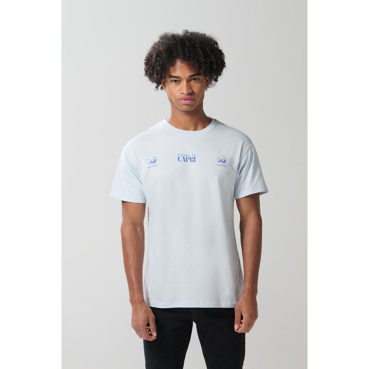 KOAJ - KOAJ Camiseta azul clara manga corta con diseño de playa Hombre