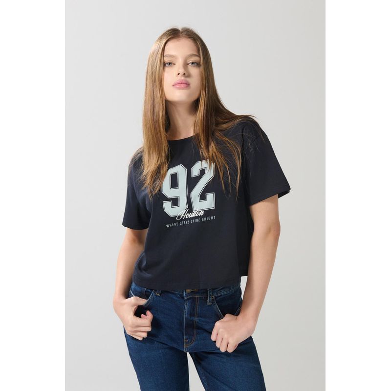 KOAJ - KOAJ Camiseta crop top azul intensa con estampado college MUJER