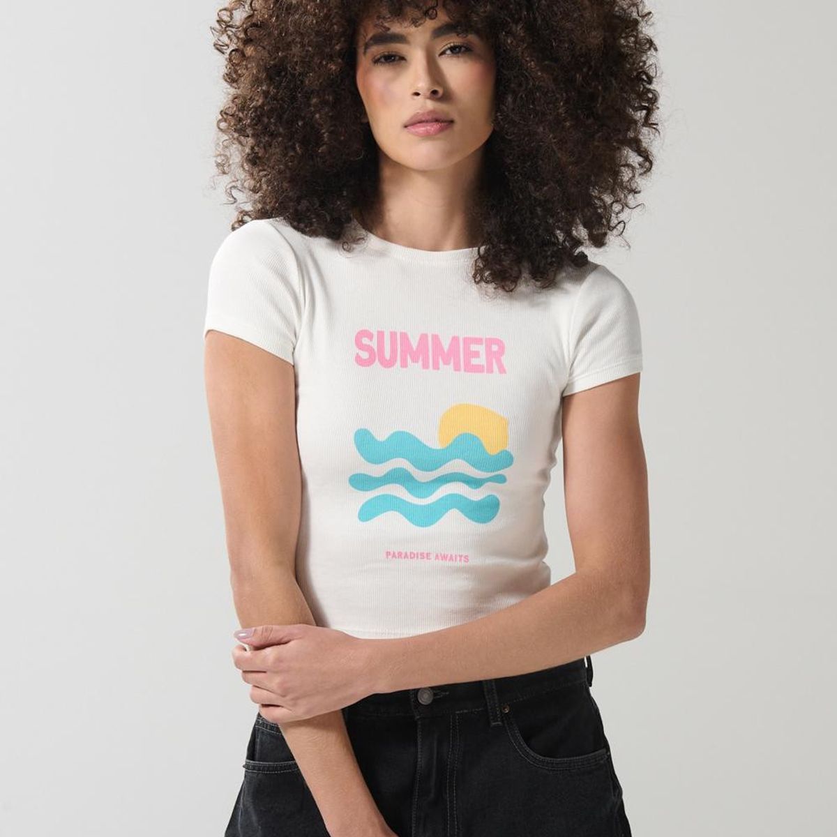 KOAJ - KOAJ Camiseta unicolor cuello redondo con texto en frente Mujer