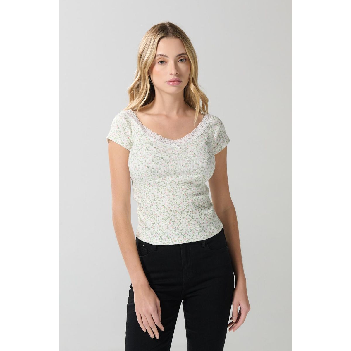 KOAJ - KOAJ Camiseta crema manga corta con diseños de flores Mujer