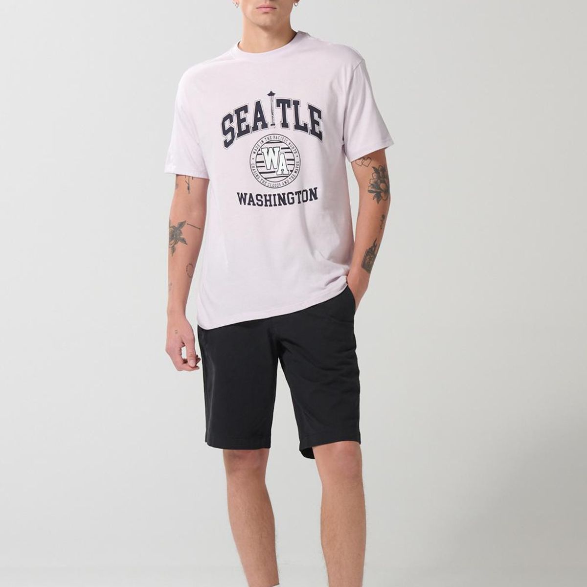 KOAJ - KOAJ Camiseta lila clara cuello redondo con diseño college Hombre