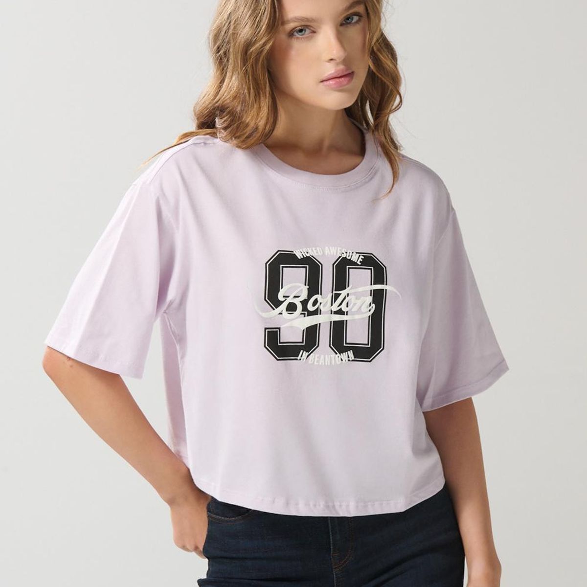 KOAJ - KOAJ Camiseta lila clara crop top oversize con arte college Mujer
