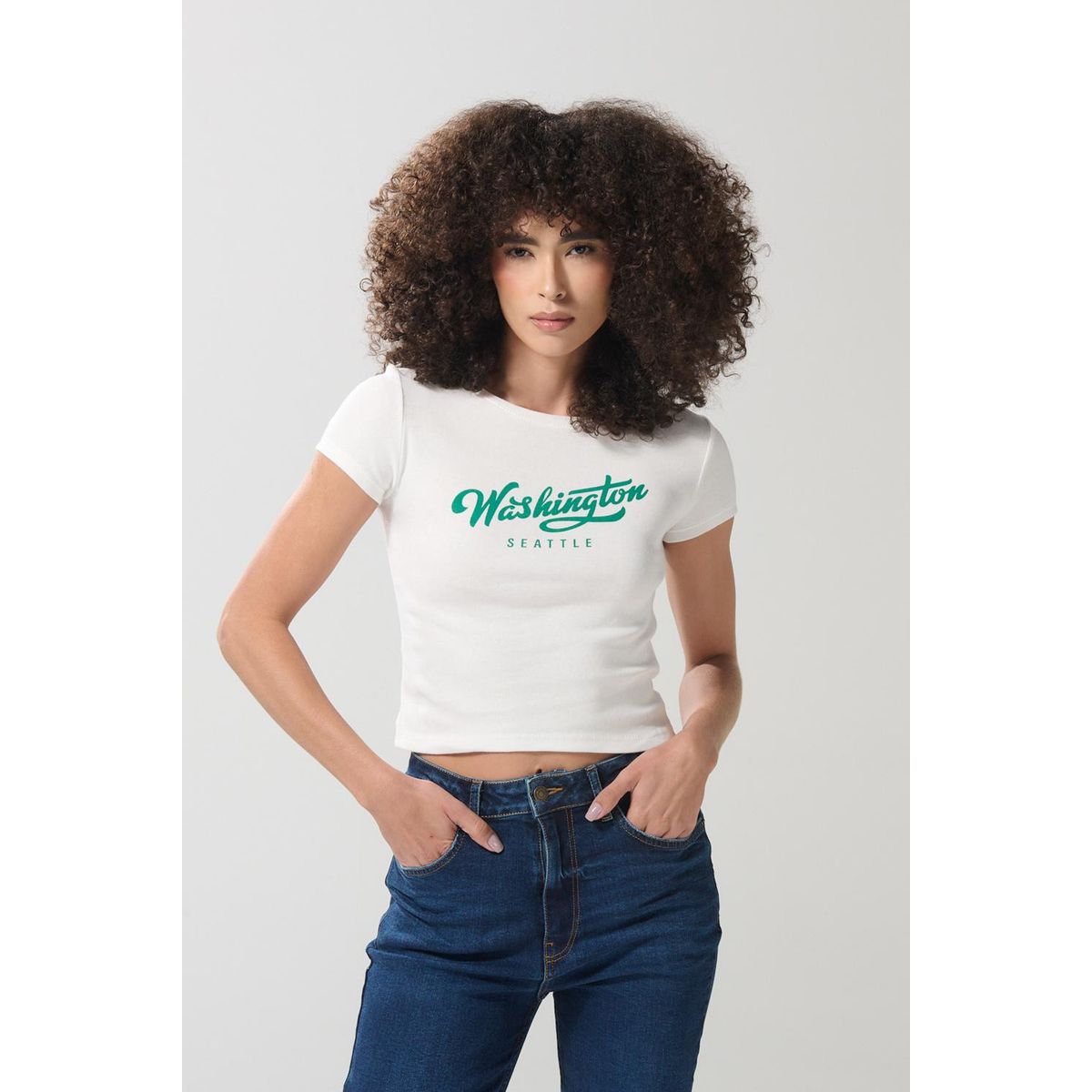 KOAJ - KOAJ Camiseta crema cuello redondo con arte college verde Mujer