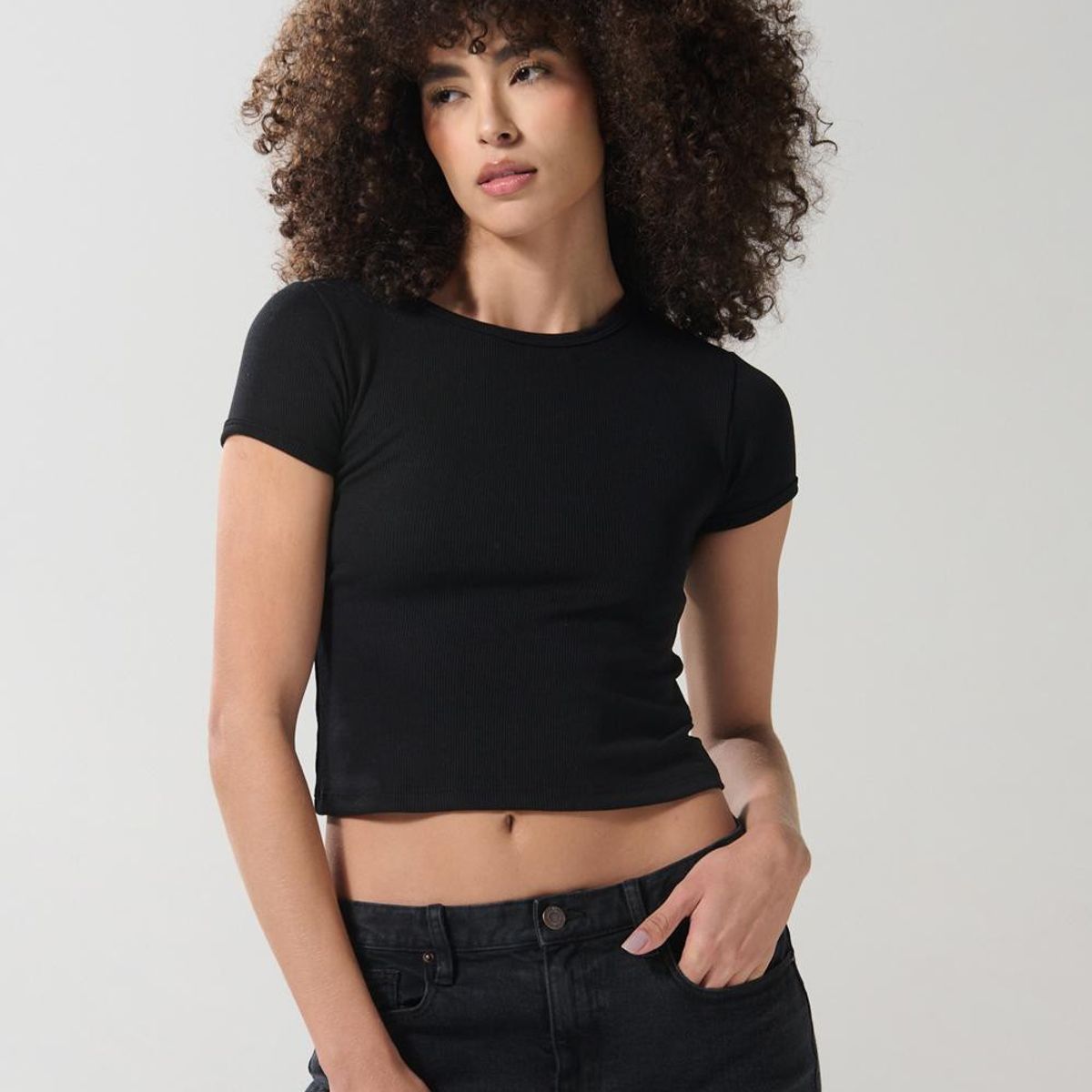 KOAJ - KOAJ Camiseta acanalada unicolor ajustada con manga corta Mujer