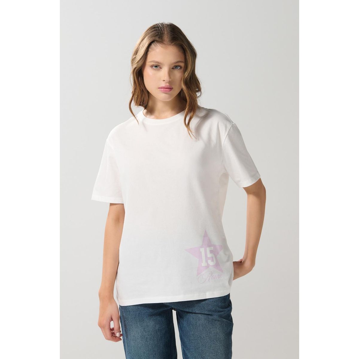 KOAJ - KOAJ Camiseta cuello redondo crema con arte college delanter Mujer