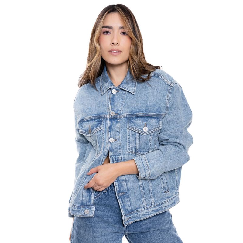 COLOR BLUE - Chaqueta Trucker Denim Tono Medio