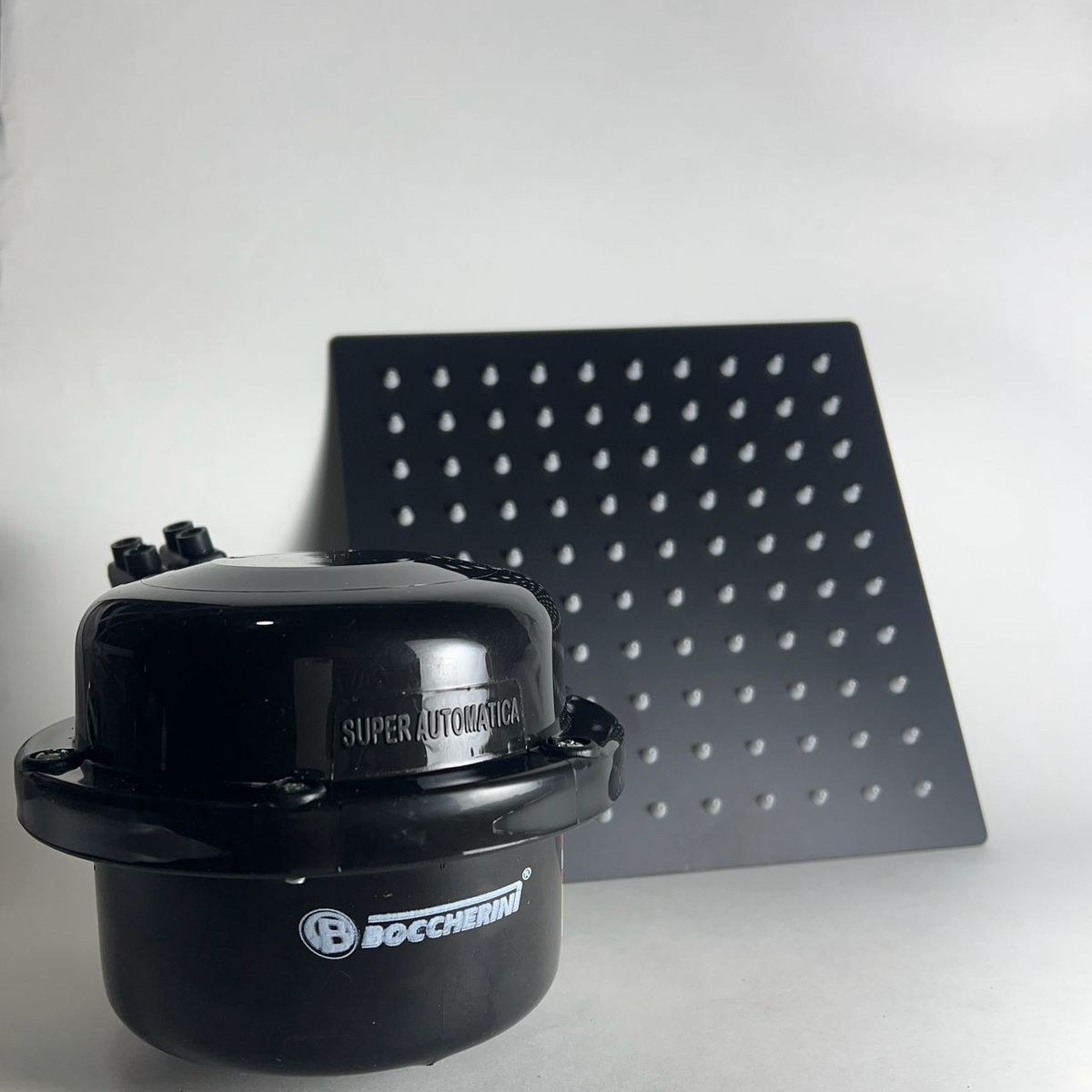 BOCCHERINI - Ducha Automatica Negra Con Regadera de 20cm