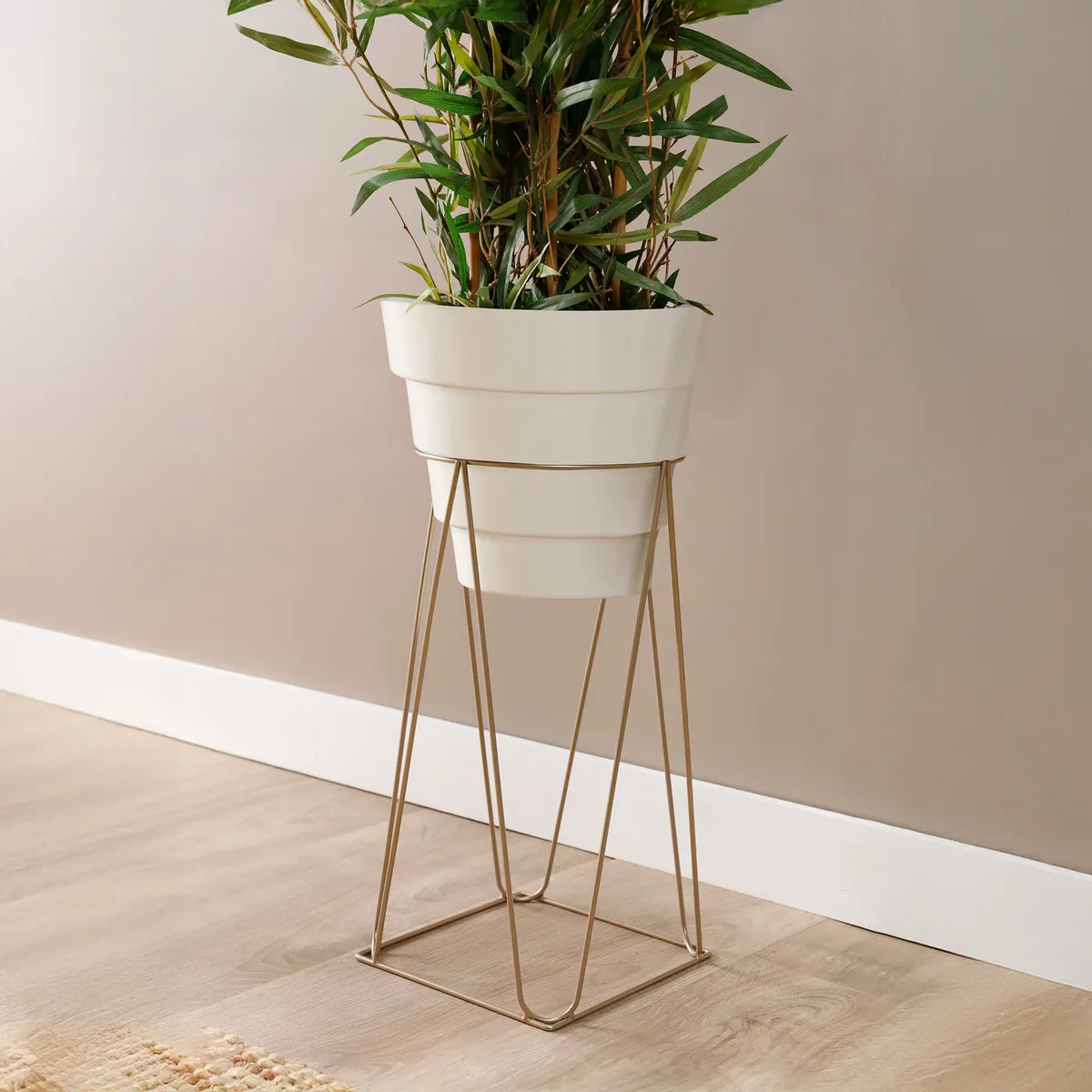 REJIPLAS - Base Porta Macetas Geométrica en acero con Maceta plastica Blanca de 20 cm Rejiplás