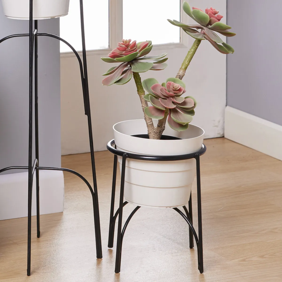 REJIPLAS - Soporte Piso Arco con Maceta Plastificado Negro