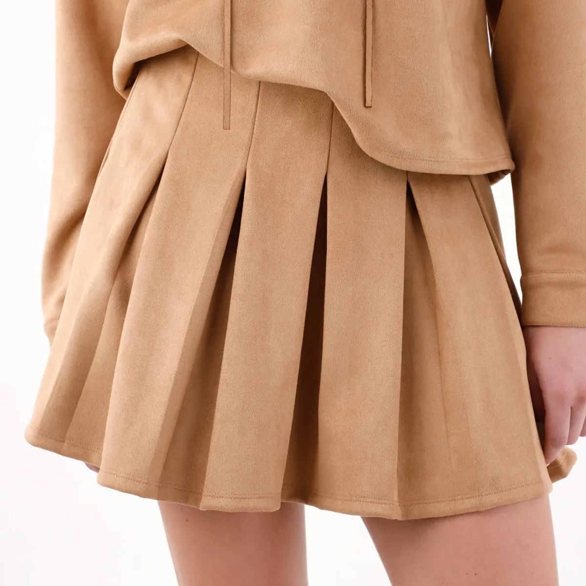 TENNIS - Falda corta en tela suede café para mujer