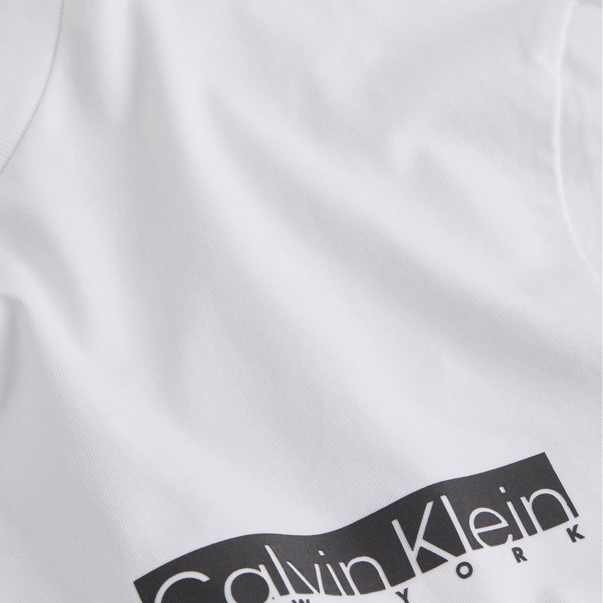 CALVIN KLEIN - Camiseta blanca con logotipo en caja Calvin Klein