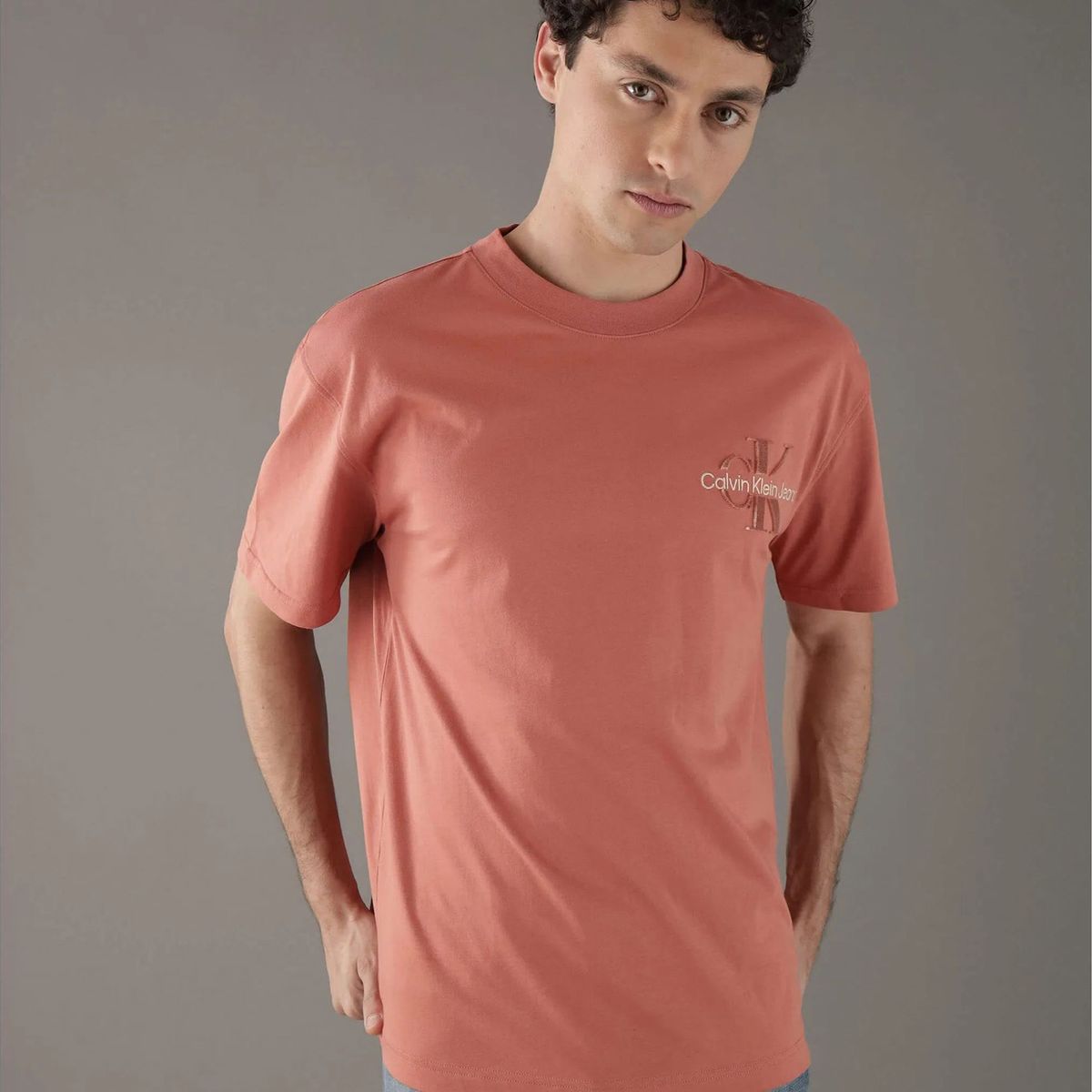 CALVIN KLEIN - Camiseta naranja con monograma Calvin Klein