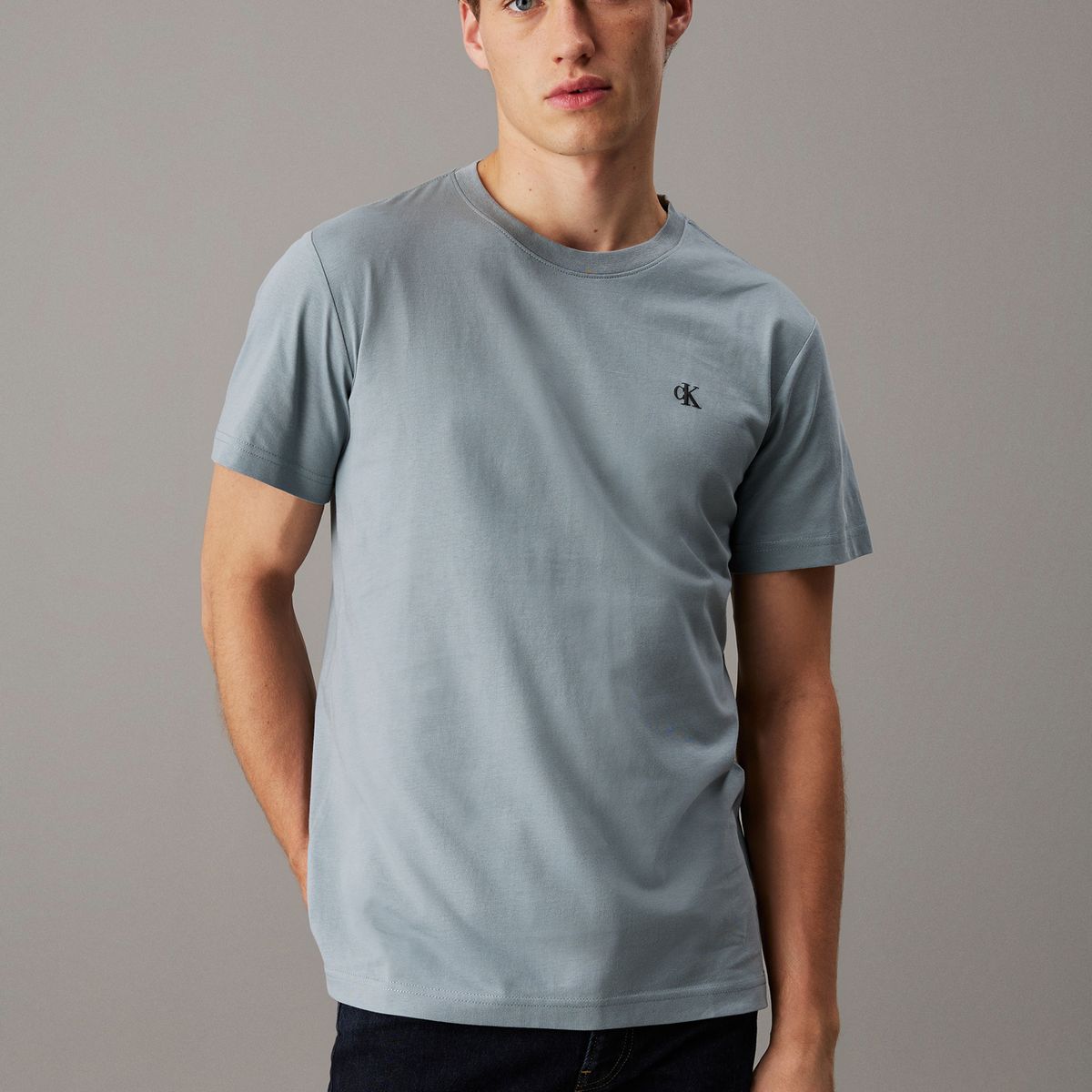 CALVIN KLEIN - Camiseta azul con logo en la parte trasera Calvin Klein