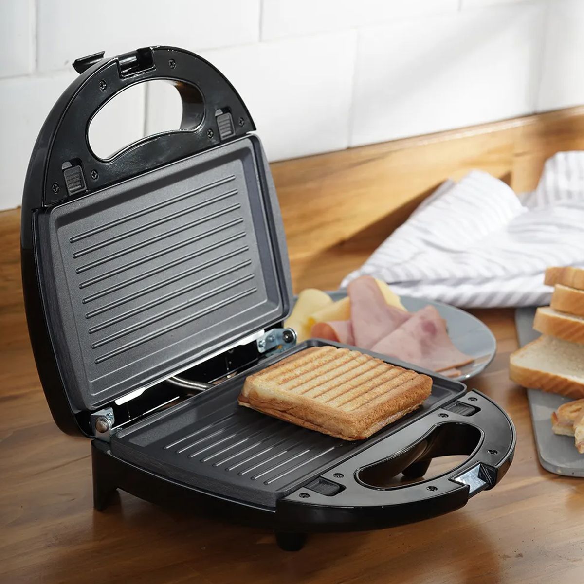 UNIVERSAL - Sanduchera 3 en 1 Multifuncional 750W Universal L88331 -Negro