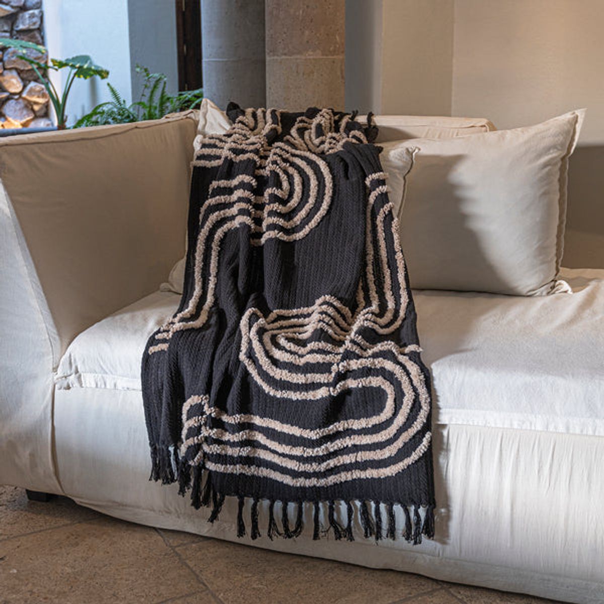 VIANNEY - Frazada Decorativa Mumbai Negro Vianney