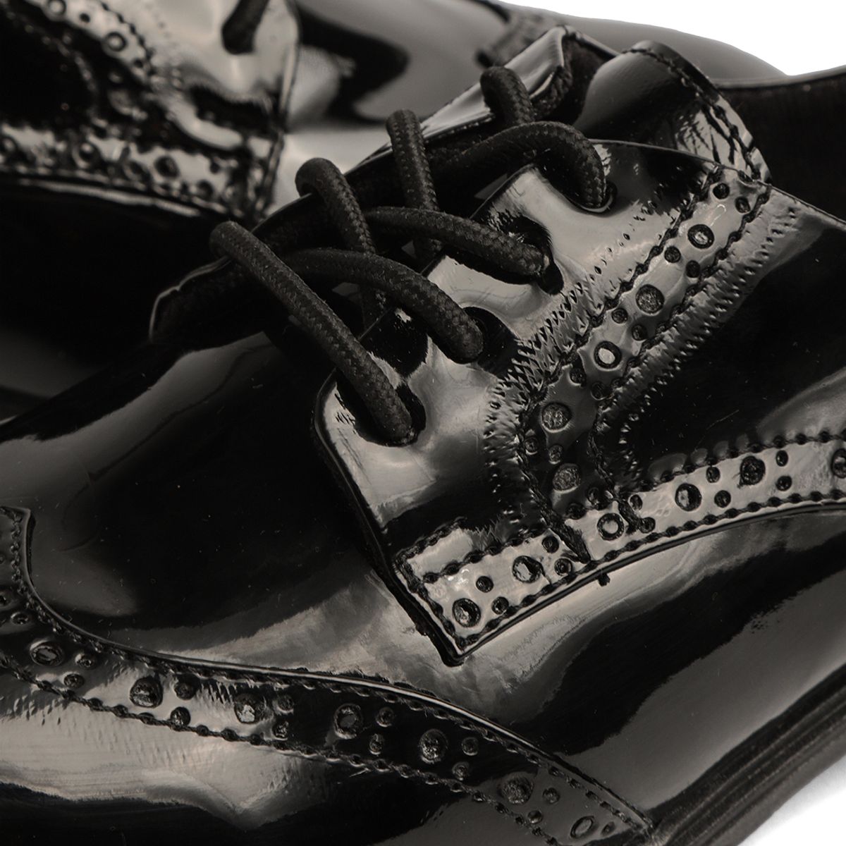 SEVENTEEN - ZAPATO NEGRO CHAROL DE AMARRAR SEVENTEEN BAKANA