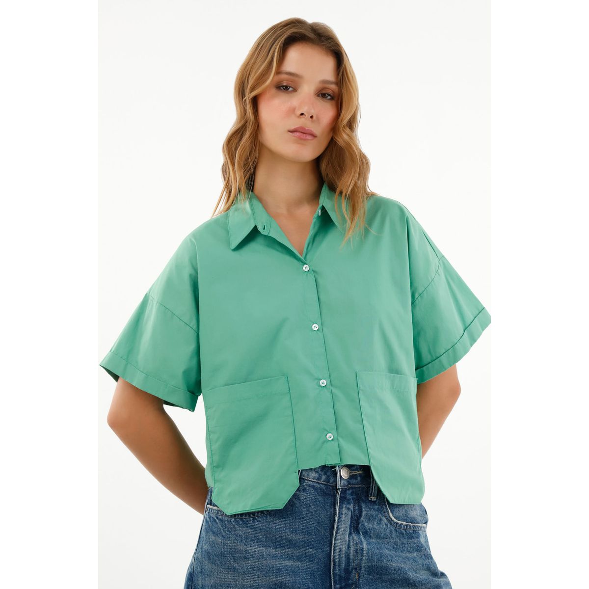 TENNIS - Camisa verde con ruedo al corte para mujer