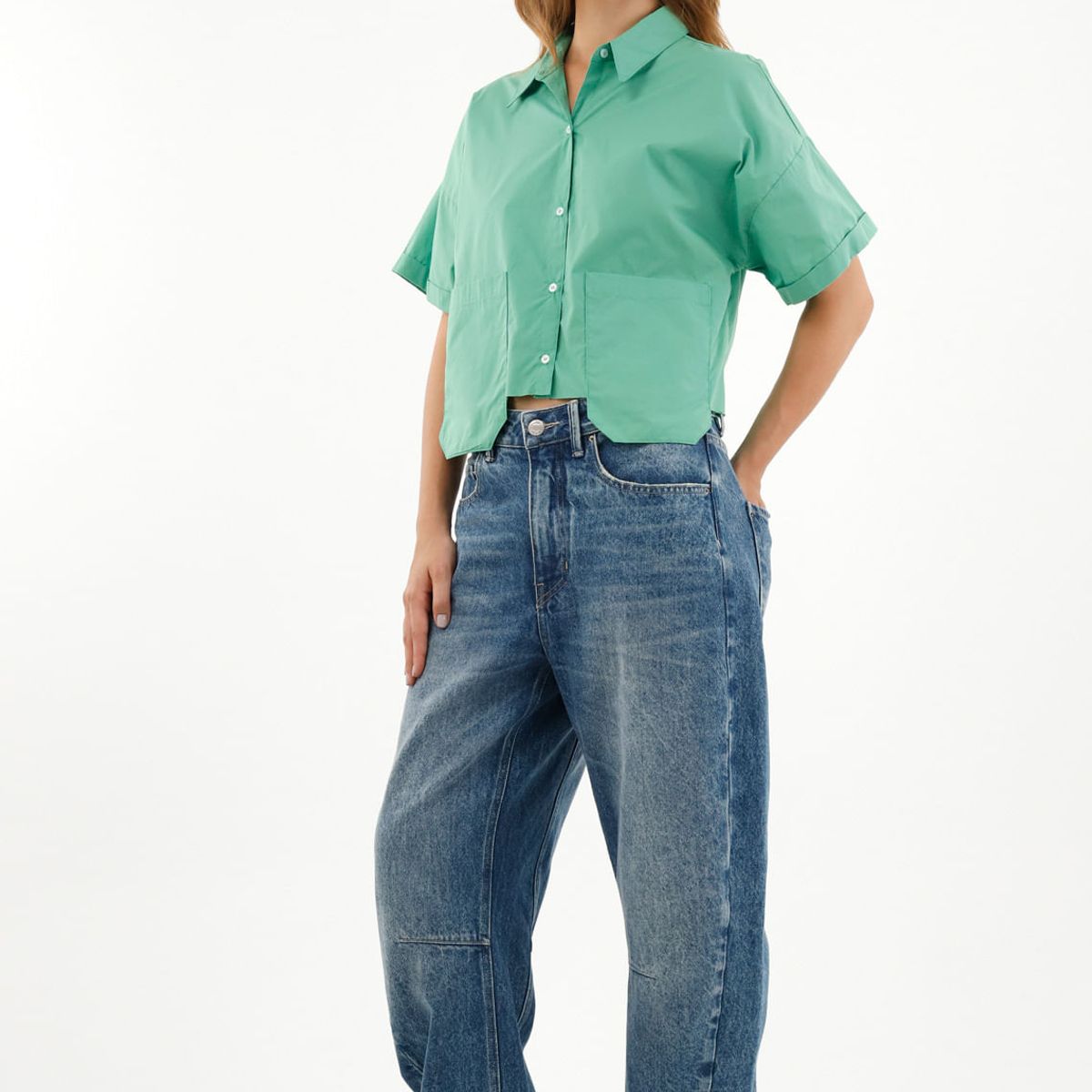 TENNIS - Camisa verde con ruedo al corte para mujer