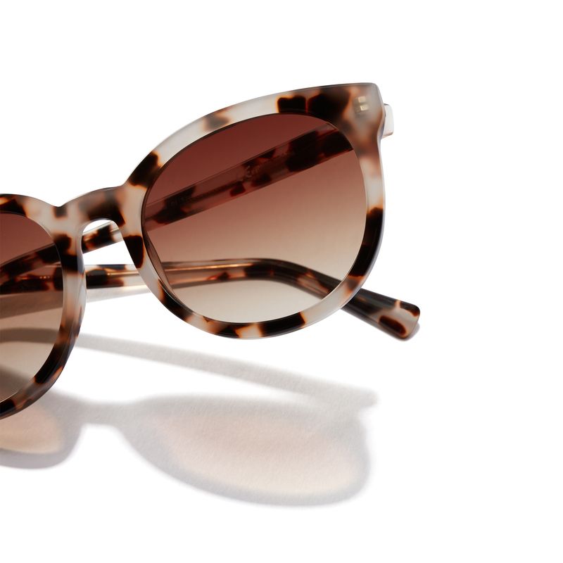 HAWKERS - Gafas de Sol Hawkers Hombre y Mujer  RESORT MarronCarey