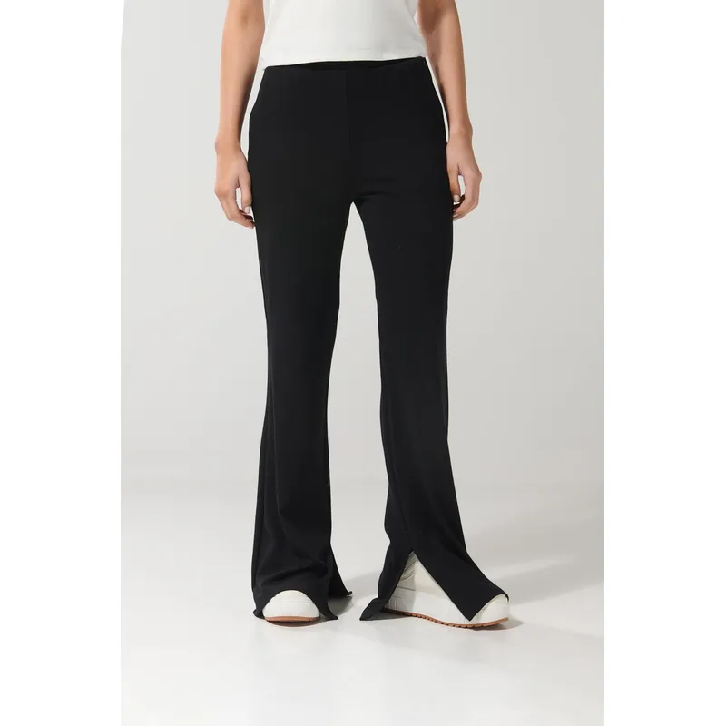 KOAJ - KOAJ Pantalón tiro alto flare negro con bota ancha y abertur Mujer