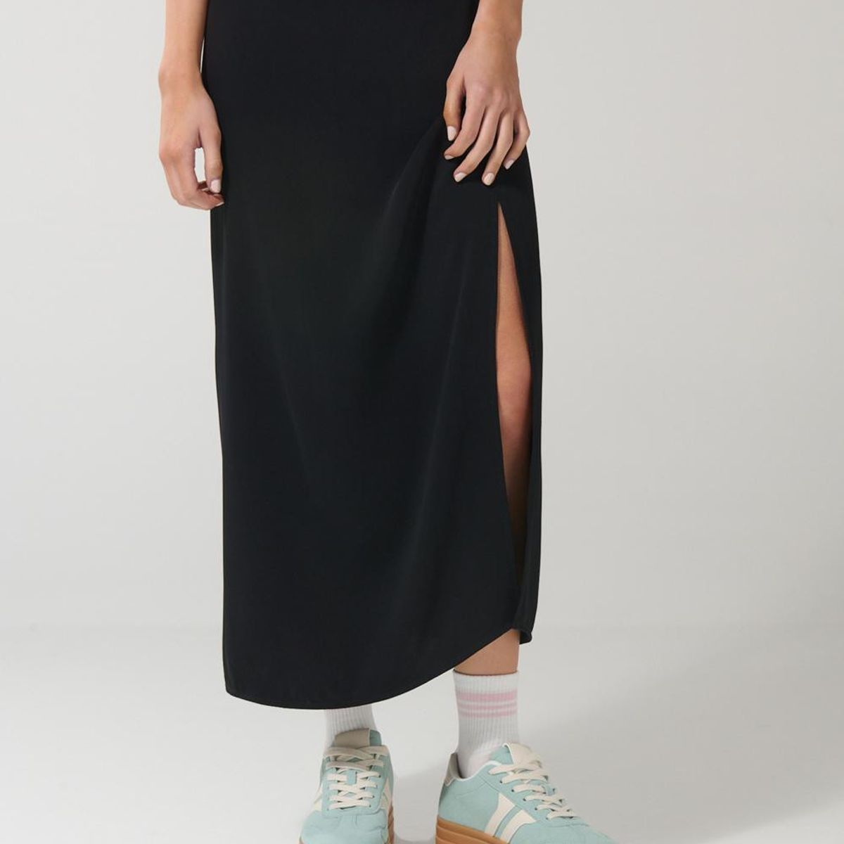 KOAJ - KOAJ Falda larga negra con tiro alto y abertura delantera Mujer