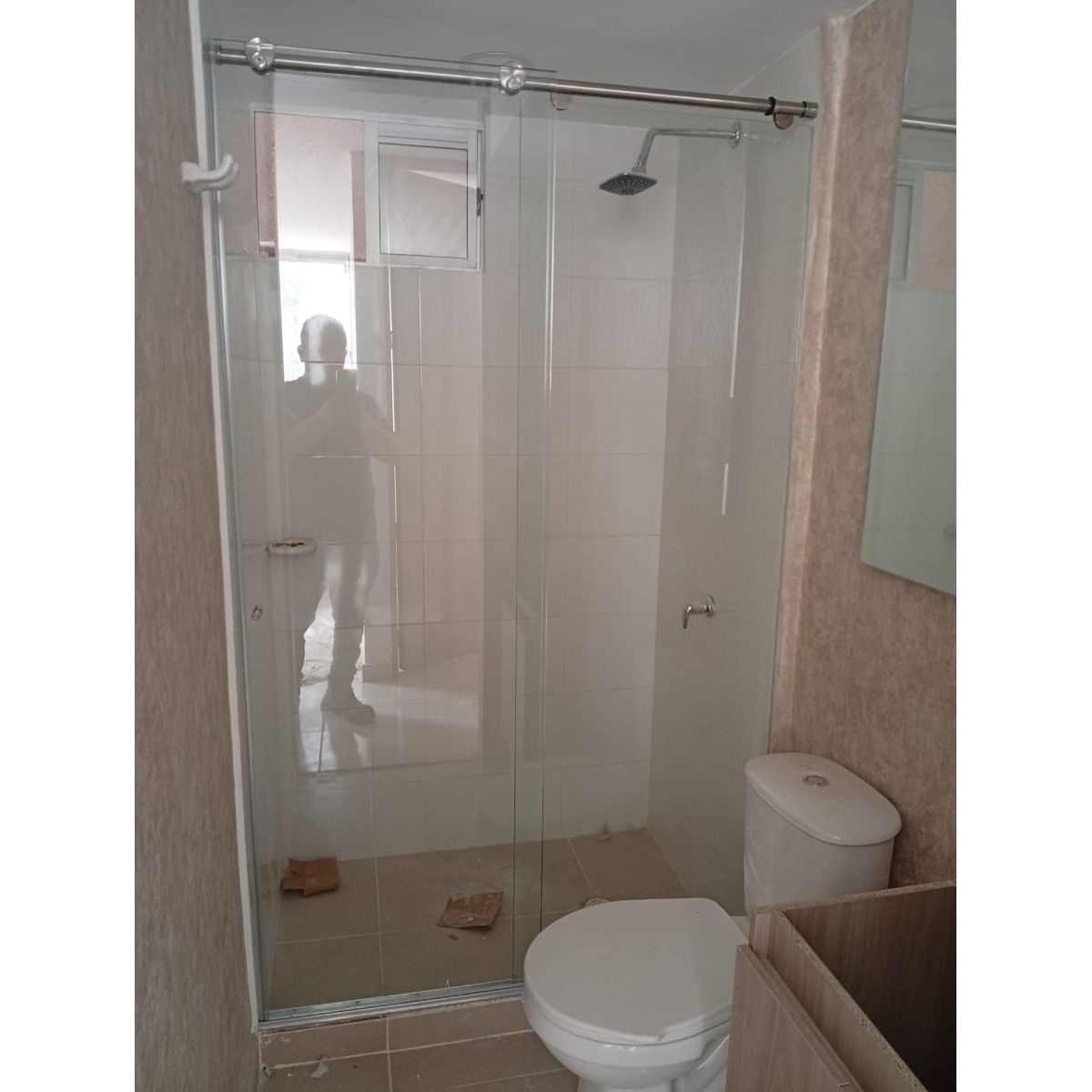 GENERICO - División en vidrio templado para Baño