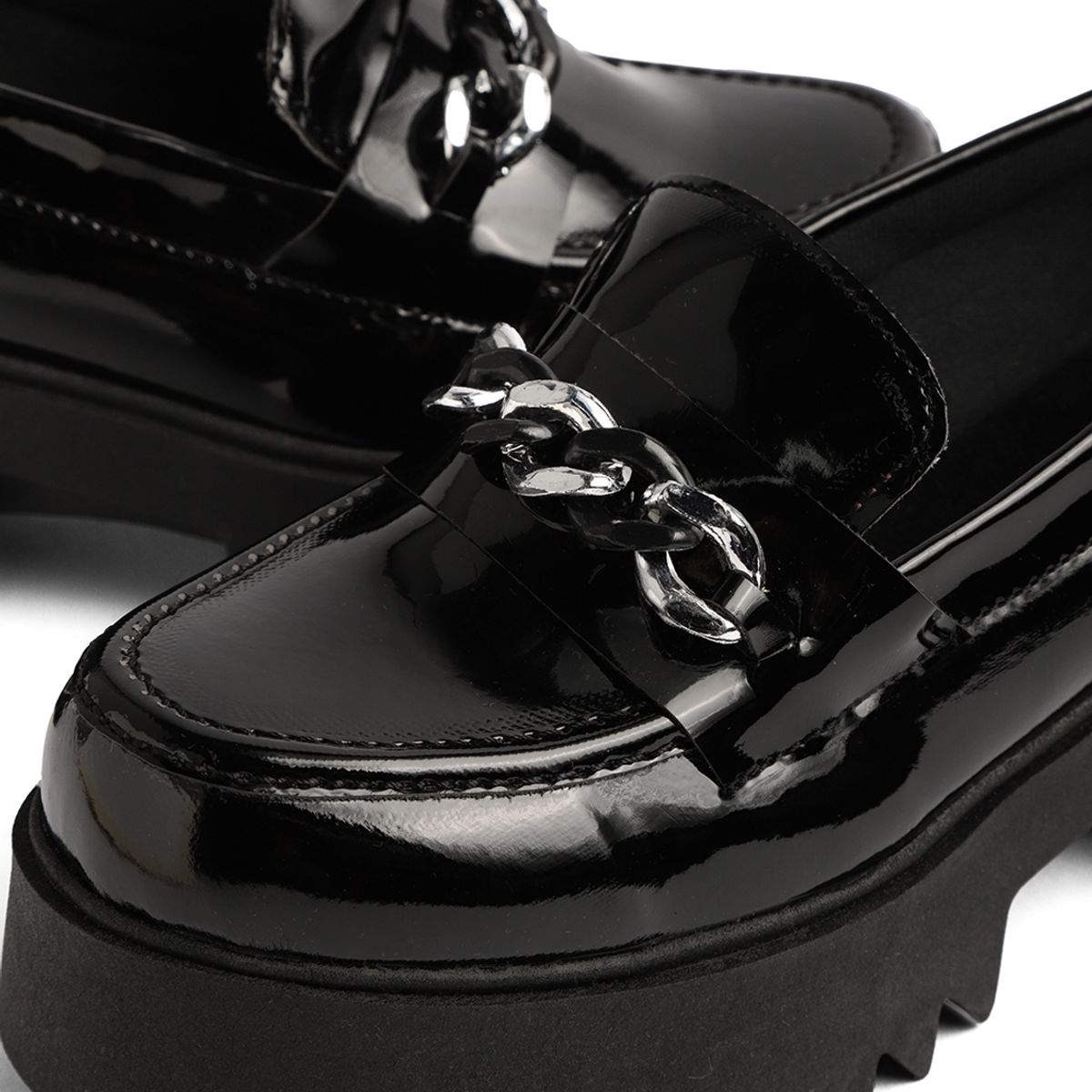 SEVENTEEN - MOCASIN NEGRO CHAROL CON HERRAJE COMBINADO SEVENTEEN TEFFA