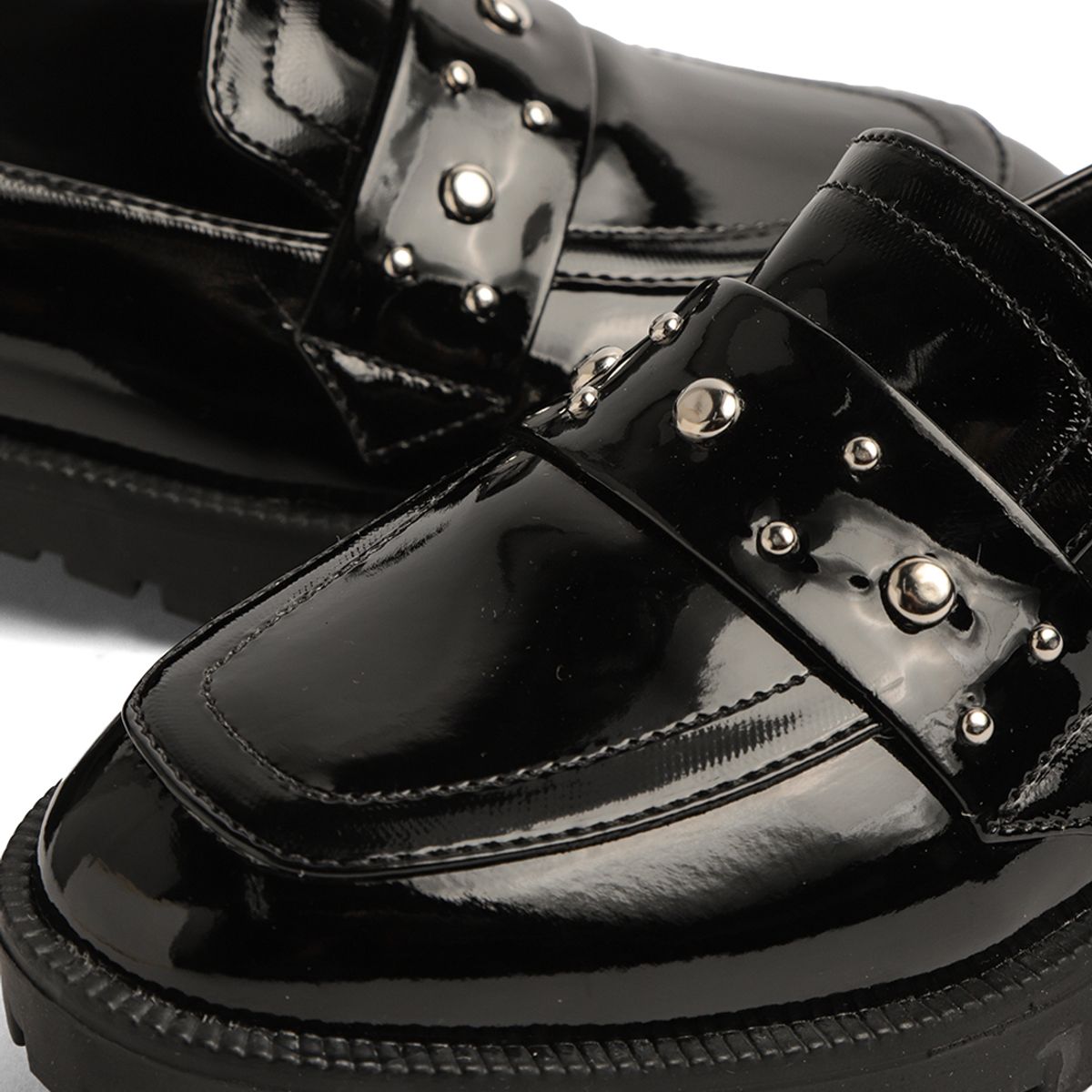 SEVENTEEN - ZAPATO NEGRO CHAROL CON TACHES AMINA