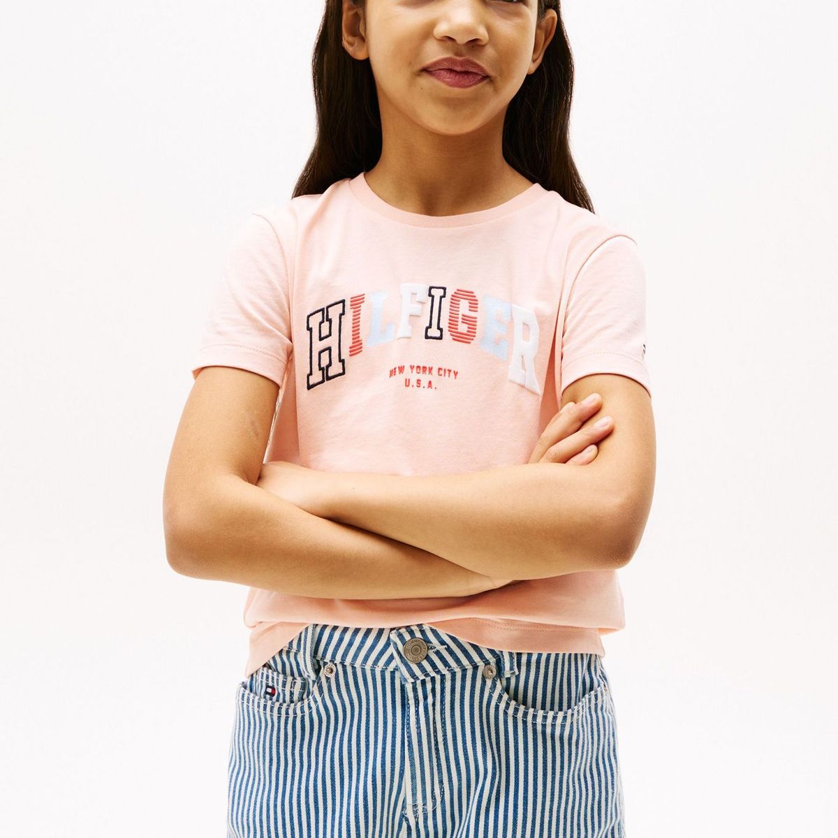 TOMMY HILFIGER - Camiseta rosa tipo universitaria de cuello redondo Tommy Hilfiger