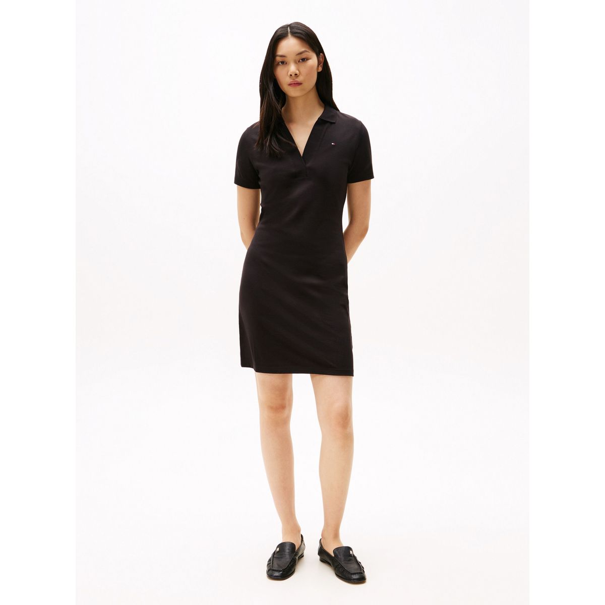 TOMMY HILFIGER - Vestido negro tipo polo con cuello en V abierto Tommy Hilfiger