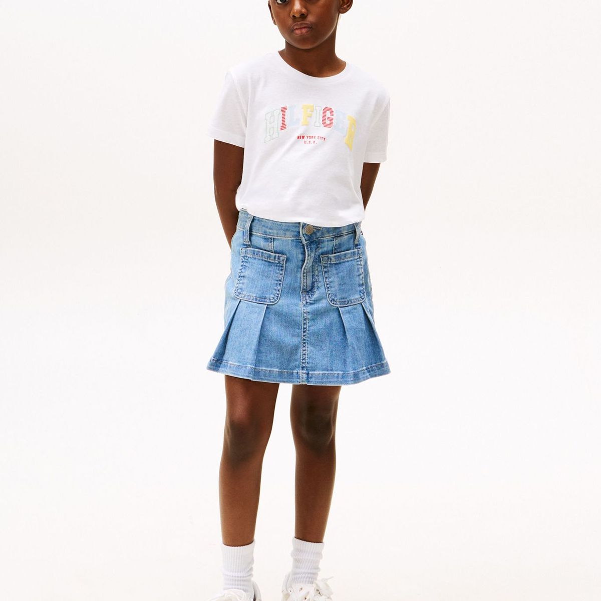 TOMMY HILFIGER - Camiseta blanca tipo universitaria de cuello redondo Tommy Hilfiger