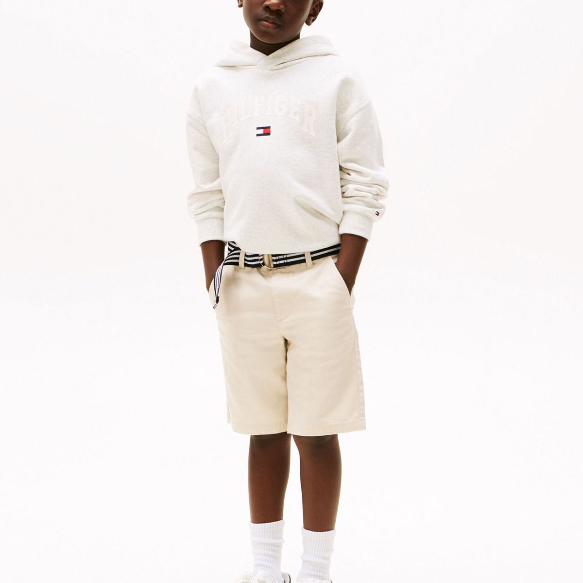 TOMMY HILFIGER - Buzo blanco con capota y logo de estilo universitario Tommy Hilfiger