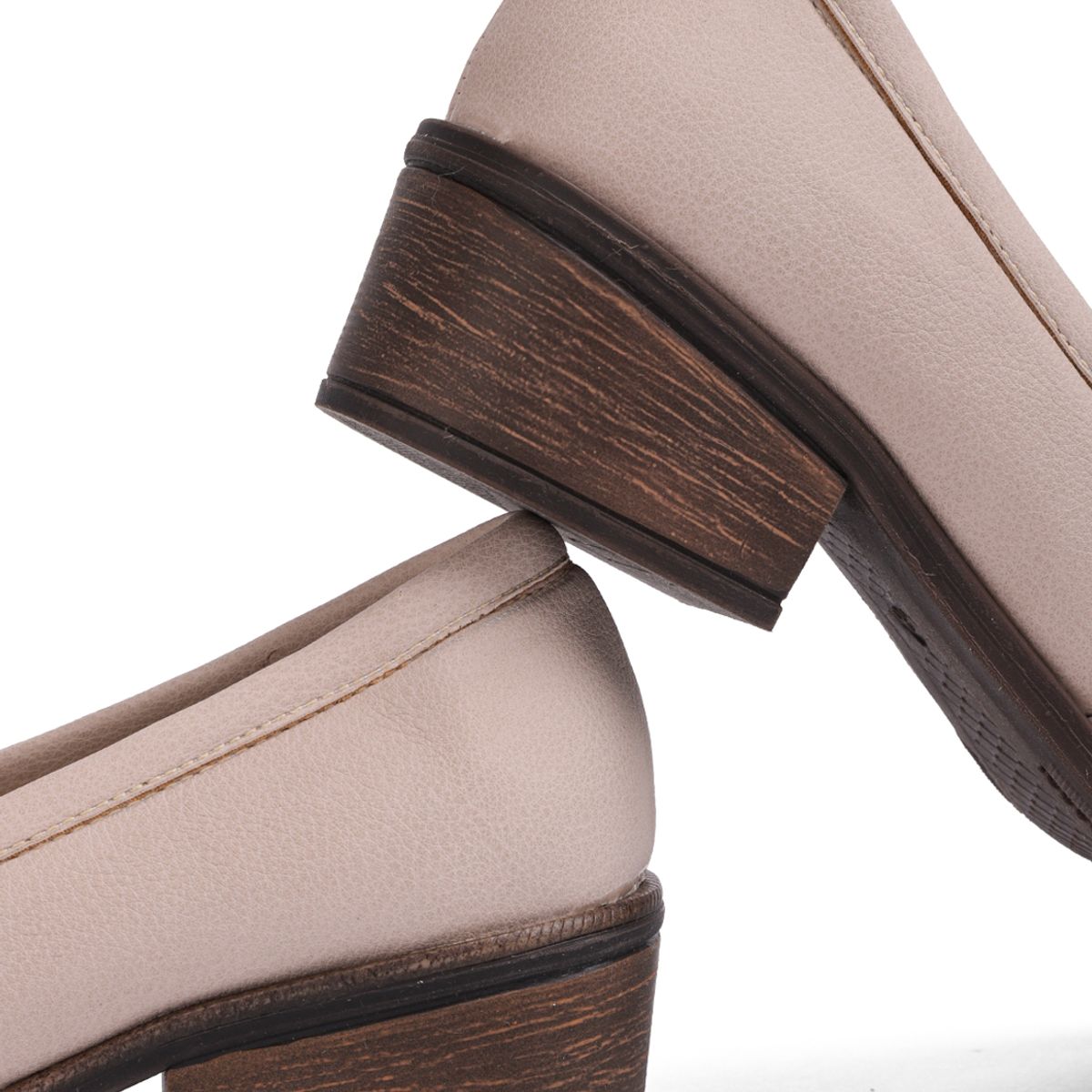 SEVENTEEN - ZAPATO COLOR ARENA CON HERRAJE DORADO SEVENTEEN FABIANA