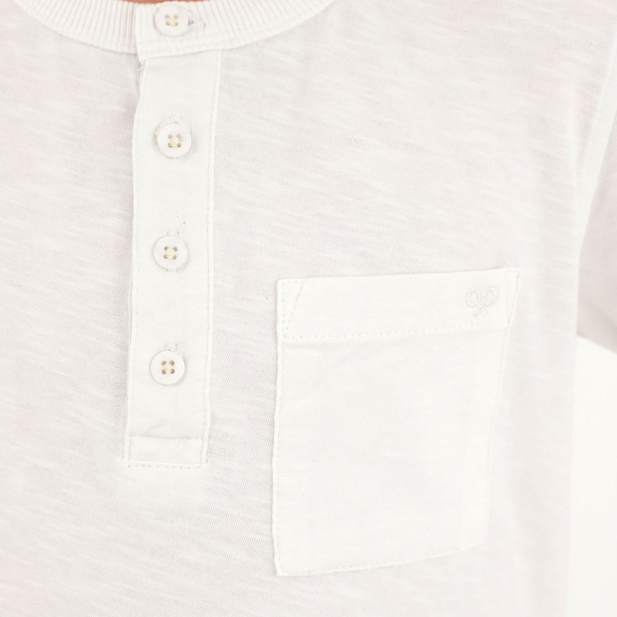 TENNIS - Camiseta azul con mini bordado para niño