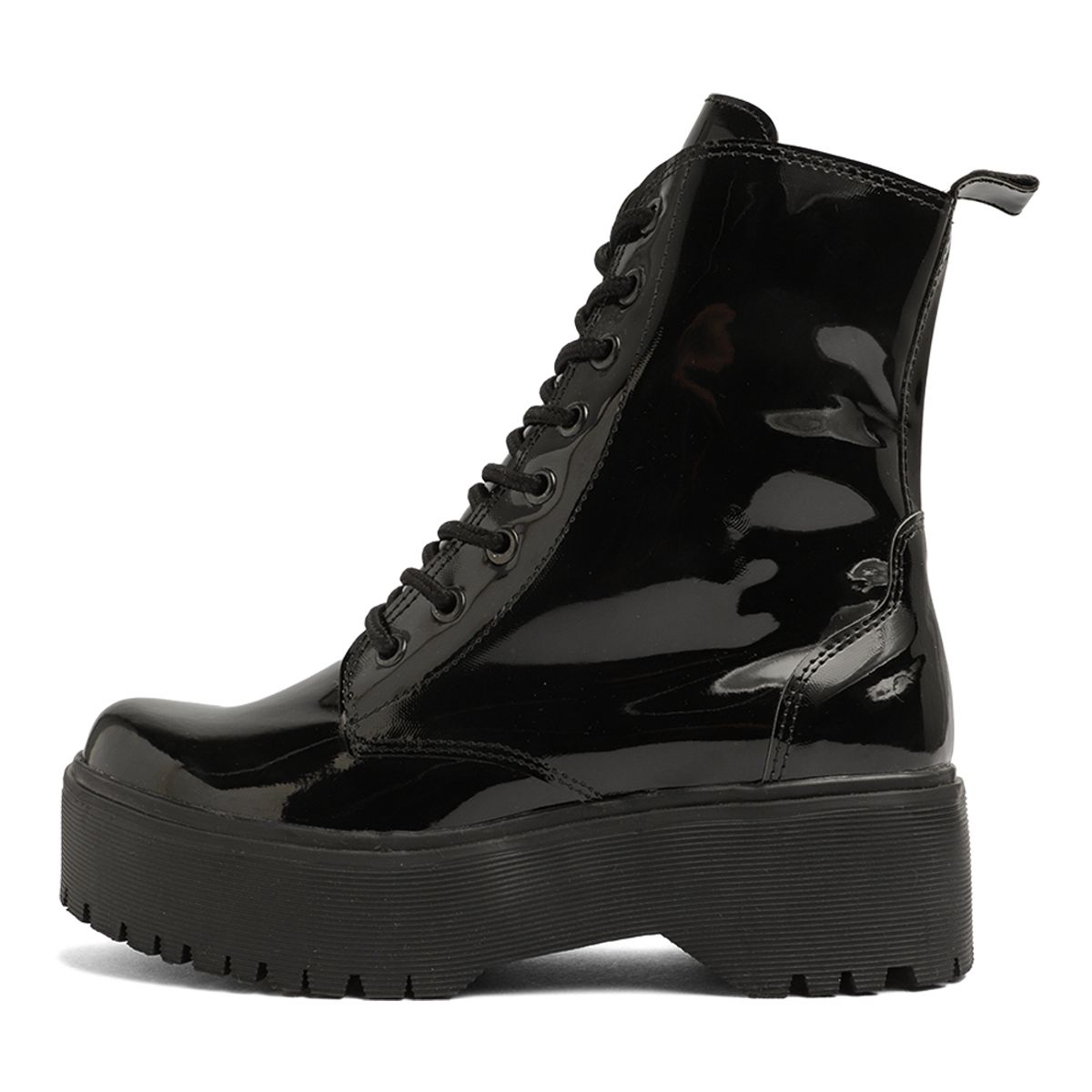 SEVENTEEN - BOTA NEGRA CHAROL CON SUELA NEGRA SEVENTEEN BRIONA