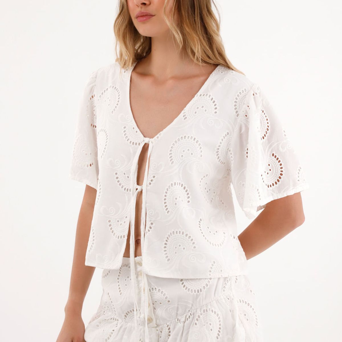 TOPMARK - Camisa manga corta en ojalillo crudo para mujer