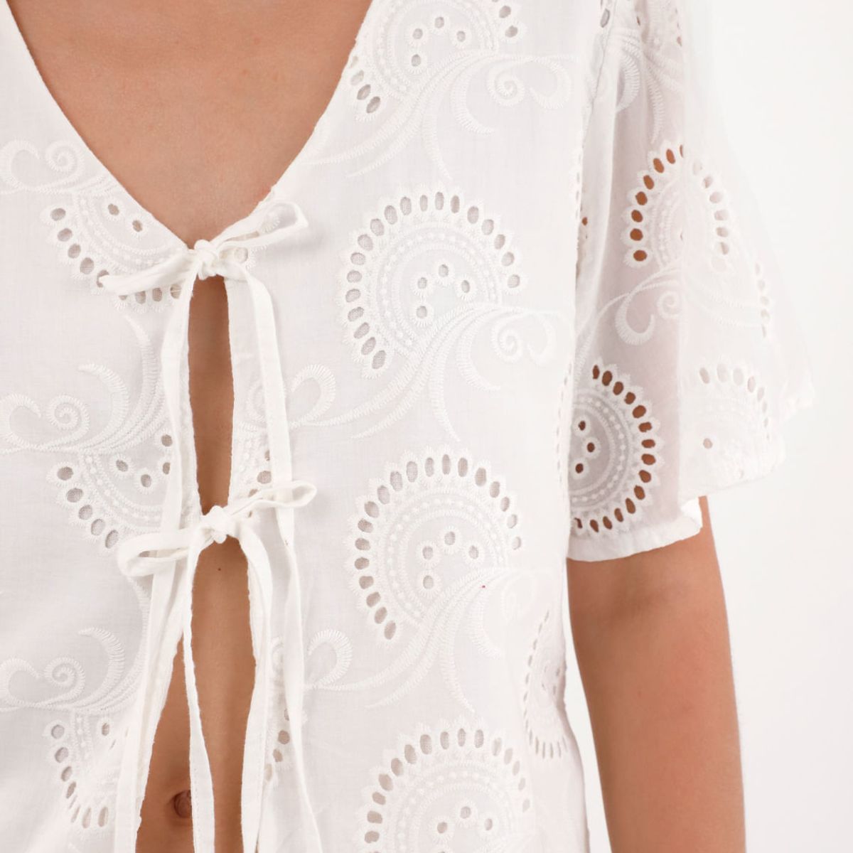 TOPMARK - Camisa manga corta en ojalillo crudo para mujer