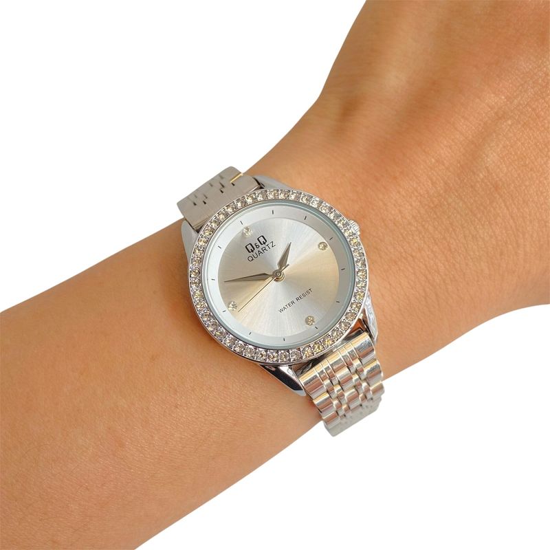 Q&Q - Reloj Q&Q Plateado Con Piedras Acero Inoxidable Original + Caja
