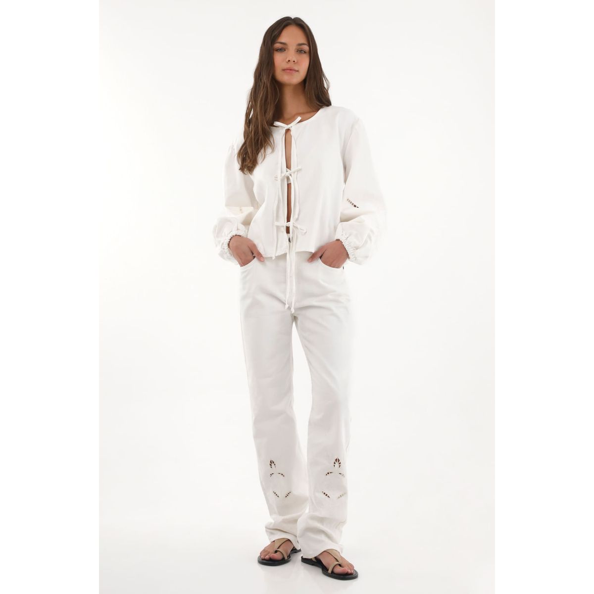 TOPMARK - Jean Recto con bordados crudo para mujer