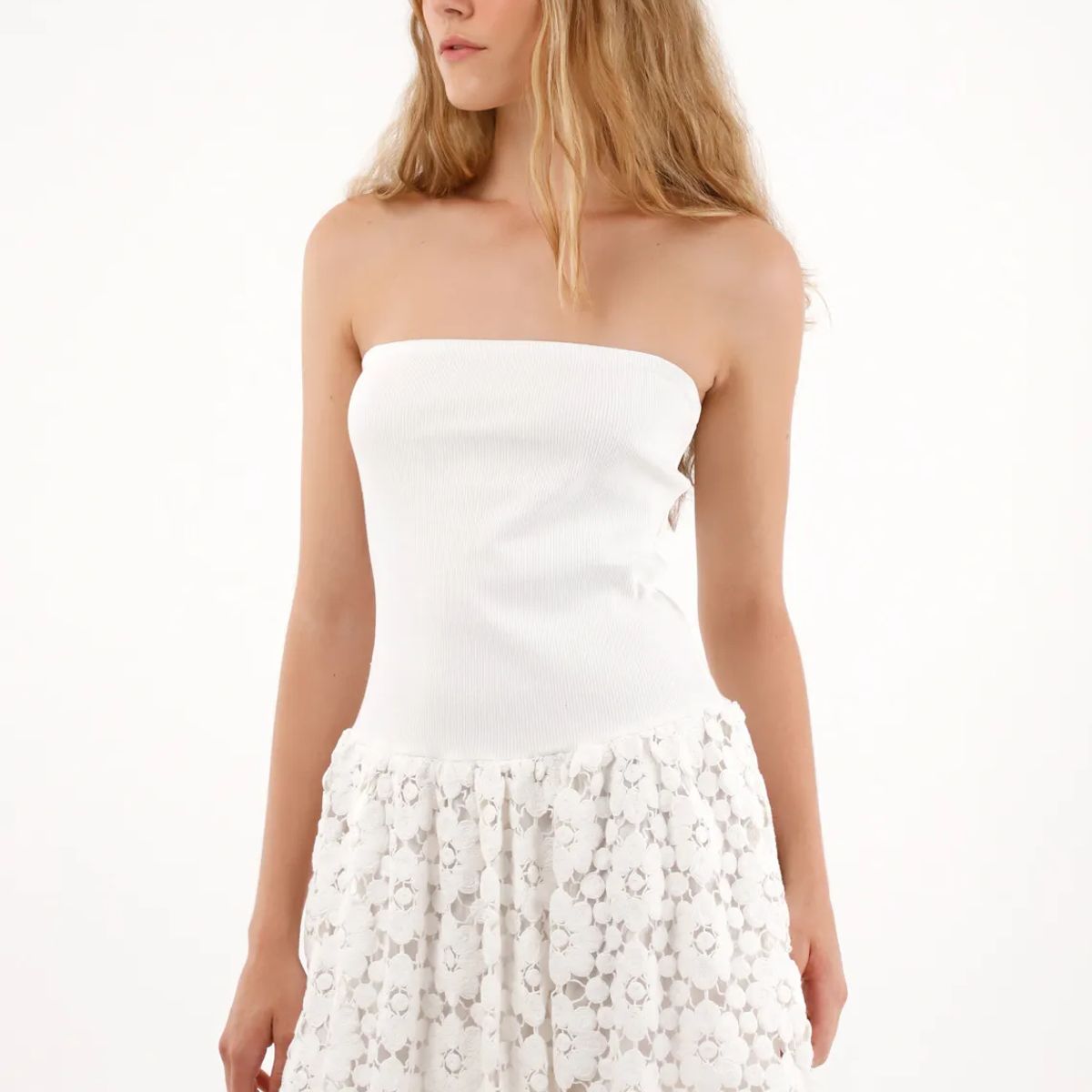 TENNIS - Vestido corto strapless crudo para mujer