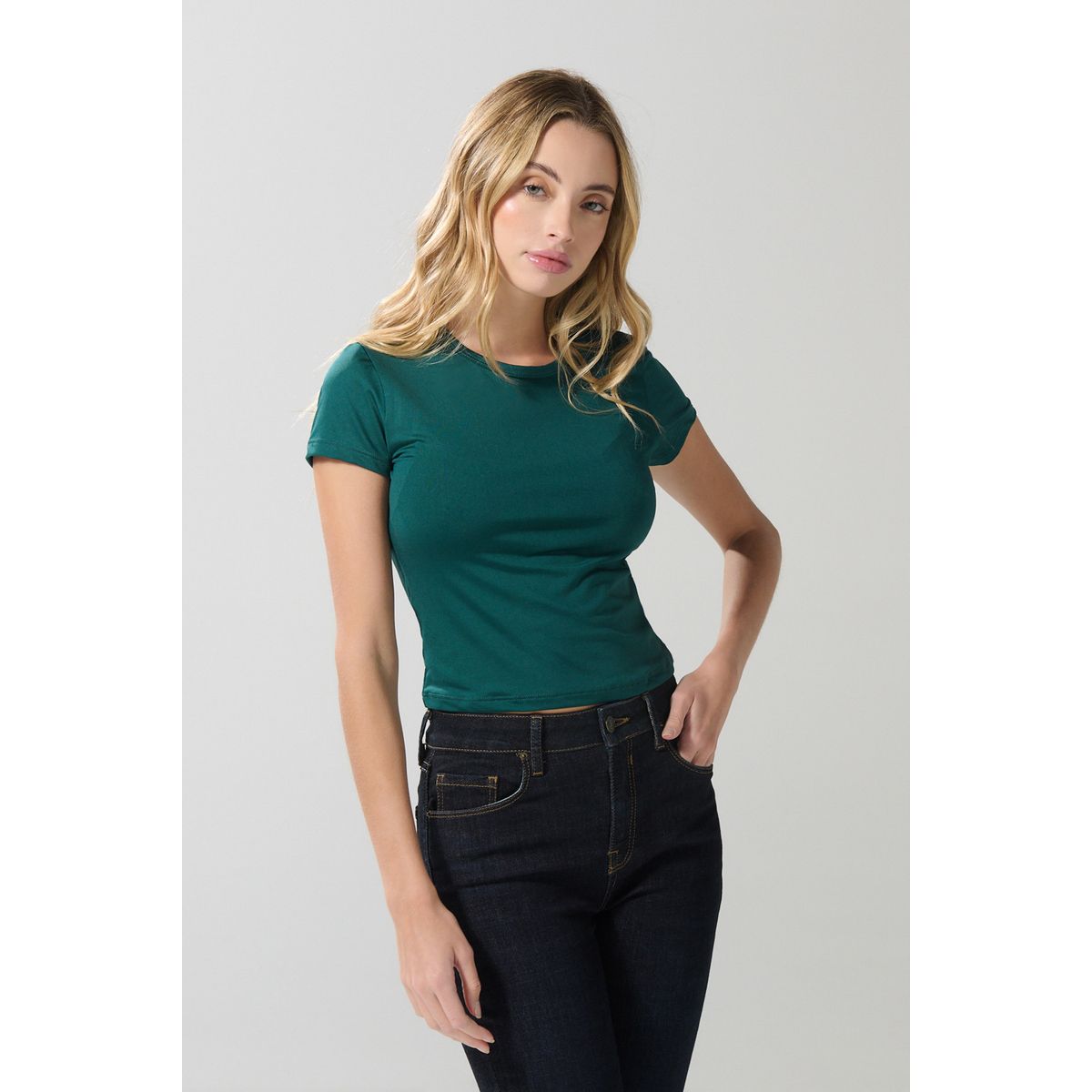 KOAJ - KOAJ Camiseta ajustada con cuello redondo unicolor y manga c Mujer